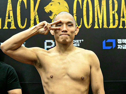 ‘캡틴 코리아’ 정한국이 2025년 7월 경기도 오산시 블랙컴뱃 챔피언스리그 시즌2 13주차 계약 체중 72㎏ 5분×3라운드 메인이벤트 계체를 통과하고 있다. 정한국은 제우스FC 및 젠틀맨 플라워 라이트급 챔피언을 지냈다. 사진=이데아 파라곤