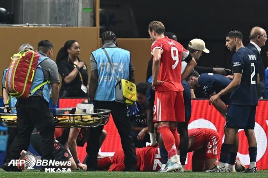 고통을 호소한 자말 무시알라는 일어서지 못했다. 사진=ⓒAFPBBNews = News1
