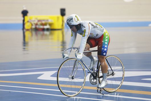 경주 출전을 위해 출발대로 향하는 임채빈(25기, SS, 수성). 사진=서울올림픽기념국민체육진흥공단 경륜경정총괄본부