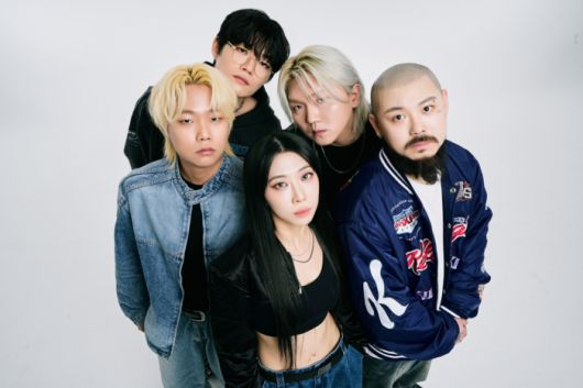 비트펠라하우스 멤버들 모습. 왼쪽부터 시계방향으로 히스 (오현서), 윙 (김건호), 옐라이 (임영은), 허클 (박시훈) ,헬캣 (장대현). 비트펠라하우스 제공