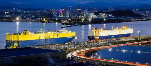 울산광역시 북구 현대자동차 전용 부두에서 수출 차량들이 분주히 선적되고 있다. [김호영 기자]