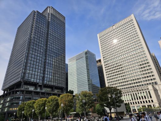 복합개발로 신축 빌딩이 늘고 있는 일본 도쿄 마루노우치 전경. [도쿄 = 이승훈 특파원]