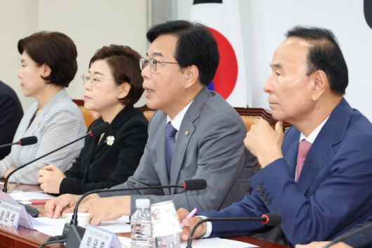 송언석 국민의힘 비대위원장 겸 원내대표가 10일 서울 여의도 국회에서 열린 비상대책위원회의에서 발언하고 있다. [사진 출처 = 연합뉴스]