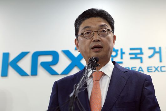 이윤수 증권선물위원회 상임위원이 9일 오전 서울 여의도 한국거래소 브리핑룸에서 자본시장 불공정거래 근절 실천방안 합동브리핑을 하고 있다. [사진 = 뉴스1]