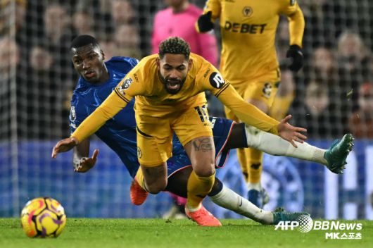 마테우스 쿠냐. 쿠냐는 맨유가 운영하는 채널인 ‘MUTV’와의 인터뷰에서 “맨유의 일원이란 사실이 믿기지 않는다”며 행복한 감정을 나타냈다. 쿠냐는 이어 “내가 꿈꿔왔던 순간이다. 새 시즌이 정말 기대된다. 동료들과 계속 친해지고 있다. 특히 누사이르 마즈라위와 경기 방식, 새 시즌 목표 등의 이야기를 나누고 있다. 맨유의 모든 구성원이 나를 따듯하게 대해준다”고 했다. 사진=AFPBBNews=News1