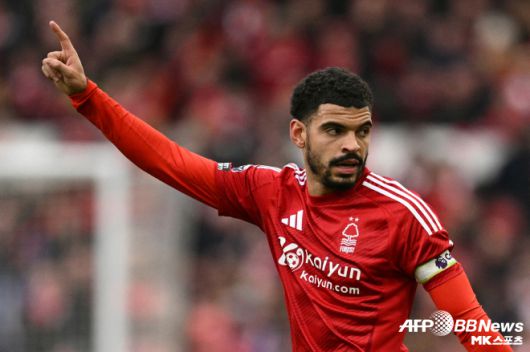 토트넘 홋스퍼가 초대형 영입 불발 위기에 빠졌다. 영국 ‘스카이스포츠’는 7월 11일 “토트넘은 노팅엄 포레스트 소속 모건 깁스 화이트를 영입하려고 했었다”며 “현재 그 거래는 완전히 중단된 상태”라고 단독 보도했다. 스카이스포츠 롭 도셋 수석 기자는 자신의 사회관계망서비스(SNS)를 통해 “노팅엄은 ‘토트넘이 불법적인 방식으로 선수와 접촉했다’고 판단한다. 노팅엄은 이 부분에 관해서 변호인과 상의했다. 현재 노팅엄은 토트넘과의 대화를 완전히 차단한 상태”라고 했다. 사진=AFPBBNews=News1