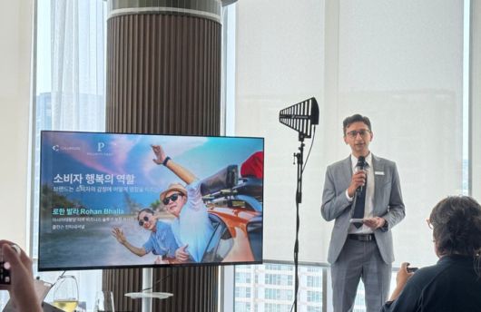 ‘2025 아시아 태평양 지역 소비자 행복 보고서’에 대해 설명 중인 로한 발라 콜린슨 인터내셔널 아시아 태평양 지역 비즈니스 솔루션 부문 부사장 / 사진=홍지연 여행+ 기자