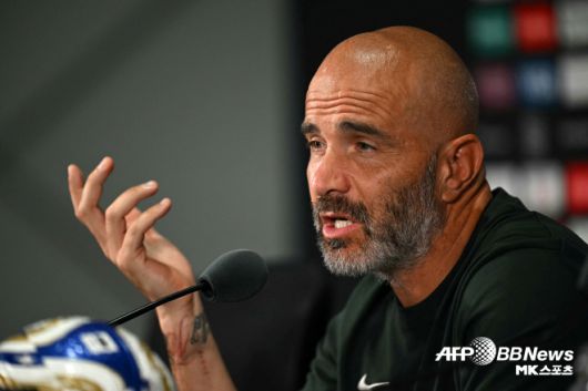 첼시는 플라멩구(브라질), 튀니스(튀니지), 로스앤젤레스 FC(미국)와 속한 조별리그 D조에서 2승 1패를 기록했다. 첼시는 D조 2위로 16강에 올랐다. 첼시는 이후 벤피카(포르투갈), 파우메이라스(브라질), 플루미넨시를 차례로 따돌리고 결승에 올랐다. “나는 PSG를 존경한다. PSG 경기를 보고 있으면 큰 즐거움을 느낀다. 우린 그런 팀을 상대로 승리하고자 한다. 축구에서 정답은 없다. 각자의 방식으로 정답을 찾아야 한다. 상대가 PSG라고 해서 특별하게 준비하는 건 없다. 우린 기존 방식대로 승부를 내고자 한다.” 마레스카 감독의 얘기다. 사진=AFPBBNews=News1