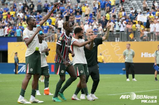 승리의 기쁨을 나누고 있는 첼시 선수들과 마레스카 감독. 사진=AFPBBNews=News1