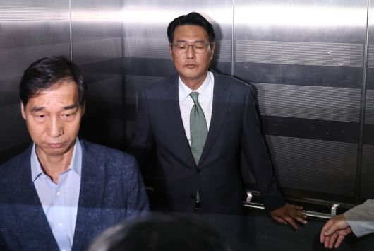 윤석열 정부 외교라인 핵심 인사인 김태효 전 국가안보실 1차장이 지난 11일 피의자 신분으로 조사를 받기 위해 서울 서초구 순직해병 특검팀 사무실로 향하고 있다. [사진 = 연합뉴스]