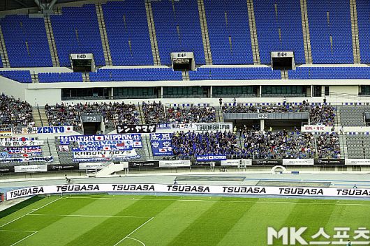 12일 경기도 용인미르스타디움을 찾은 일본 팬들. 사진=이근승 기자