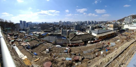 지난달 실시한 사전 분양 신청에서 조합원의 약 10%가 ‘1+1 분양’을 희망한 것으로 나타난 북아현3구역 전경. 매경DB