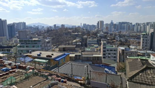 지난달 실시한 사전 분양 신청에서 조합원의 약 10%가 ‘1+1 분양’을 희망한 것으로 나타난 북아현3구역 전경. 매경DB