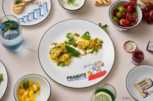 테이블웨어 브랜드 코렐이 75주년 기념으로 출시한 ‘피넛츠 컬렉션’. <코렐>