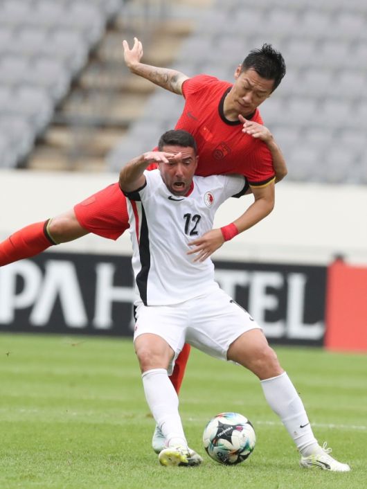 이번 대회는 중국과 대한민국, 일본의 축구 수준에 큰 차이가 있다는 것을 재증명하는 시간이 됐다. 해외파 없이 K리거, J리거로 무장한 대한민국, 일본은 물론 심지어 홍콩을 상대로 제대로 된 힘을 쓰지 못한 중국이다. 사진=XINHUA=연합뉴스