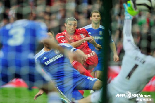 캐롤은 리버풀 유니폼을 입고 추락을 거듭했다. 캐롤은 2010-11시즌 EPL 후반기 7경기에서 2골에 그쳤다. 프리시즌부터 리버풀과 함께한 2011-12시즌엔 리그 35경기에서 뛰며 4골 2도움에 머물렀다. 캐롤은 리그 후반기로 갈수록 주전 경쟁에서 멀어졌다. 캐롤은 이후 웨스트햄 유나이티드, 뉴캐슬, 웨스트 브로미치 앨비언, 레딩 FC, 아미앵 SC, 보르도 등을 거쳤다. 캐롤은 잉글랜드 챔피언십(2부)에서도 한 시즌 두 자릿수 득점을 올리지 못했다. 사진=AFPBBNews=News1