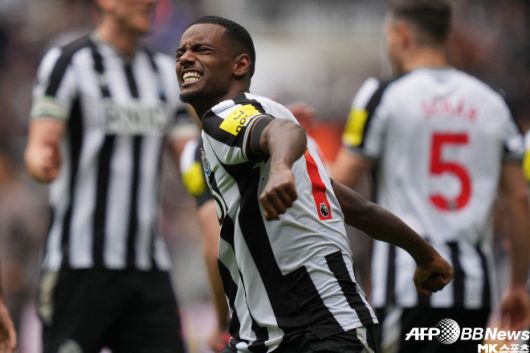 ‘BBC’는 “뉴캐슬은 이삭의 대안으로 아인트라흐트 프랑크푸르트(독일)에서 활약 중인 위고 에키티케를 점찍었다”고 했다. 에키티케는 2024-25시즌 독일 분데스리가 33경기에서 15골 8도움을 기록한 공격수다. 에키티케는 컵대회까지 포함하면 공식전 48경기에서 22골 12도움을 올렸다. 에키티케는 다재다능한 공격수로 탁월한 결정력이 최고의 장점으로 꼽힌다. 사진=AFPBBNews=News1