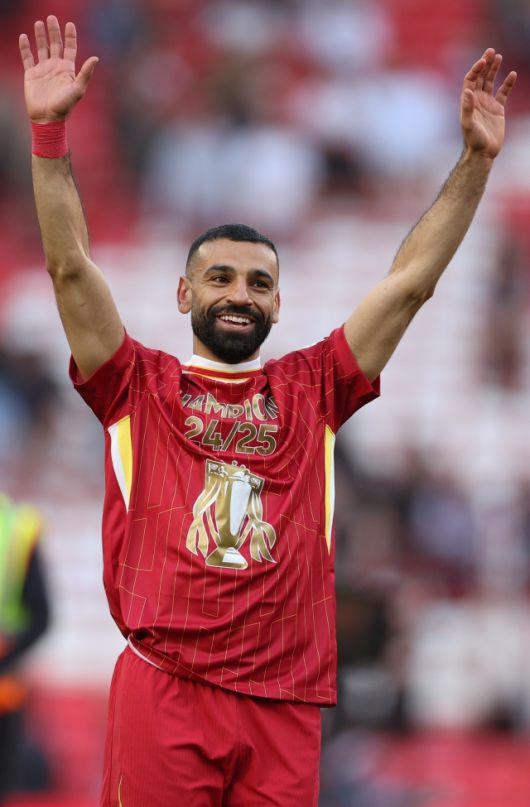 리버풀엔 세계 최고의 공격수로 꼽히는 모하메드 살라가 버틴다. 살라는 지난 시즌 EPL 38경기에서 뛰며 29골 18도움을 기록했다. 살라는 지난 시즌 EPL 득점왕에 올랐다. 개인 통산 네 번째 EPL 득점왕이었다. 끝이 아니었다. 살라는 지난 시즌 개인 통산 두 번째 EPL 도움왕도 차지했다. 세월이 지나면서 ‘살라의 대안이 필요하다’는 얘기도 나왔지만, 살라는 건재함을 과시하며 자신을 향한 불신을 불식시켰다. 사진=EPA=연합뉴스