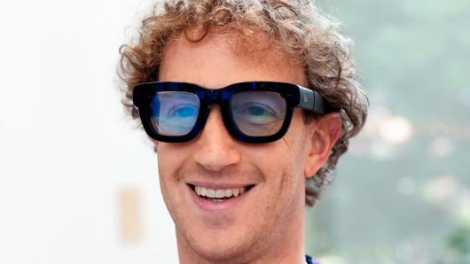 마크 저커버그 메타 CEO가 지난해 9월 공개한 스마트 안경 ‘오라이언’을 쓰고 있는 모습 [사진=메타]