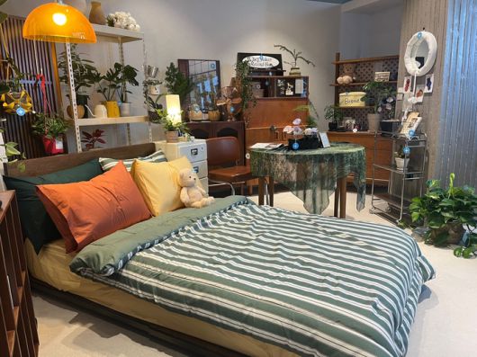 서울 종로구 재동에 위치한 오늘의집 첫 오프라인 쇼룸 ‘오프하우스’에 온라인 플랫폼에서 인기를 끈 인테리어를 그대로 재현한 모습. <이유진 기자>