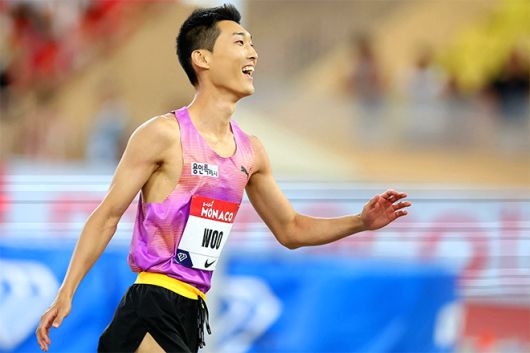 우상혁이 7월12일(한국시간) 모나코 스타드 루이 2세 경기장에서 열린 2025 다이아몬드 리그 10차 대회 남자 높이뛰기 경기에서 특유의 미소를 보여주고 있다. 2m 34의 기록으로 금메달을 따내며 9월 도쿄 세계육상선수권대회 출전권을 따냈다. 사진=AFP=연합뉴스 제공