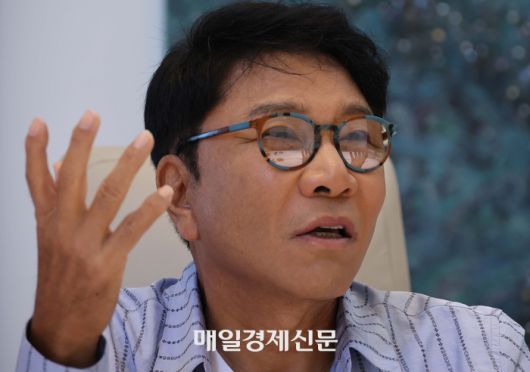 이수만 A2O엔터테인먼트 키 프로듀서는 “콘텐츠는 이제 전 세계가 소통하는 새로운 언어가 됐고, 그런 콘텐츠를 만드는 게 우리 프로듀서가 하는 일이자 K팝의 핵심”이라고 강조했다. [한주형 기자]