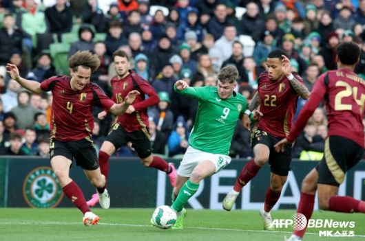 드리블하고 있는 아일랜드 축구의 희망 에반 퍼거슨. 사진=AFPBBNews=News1