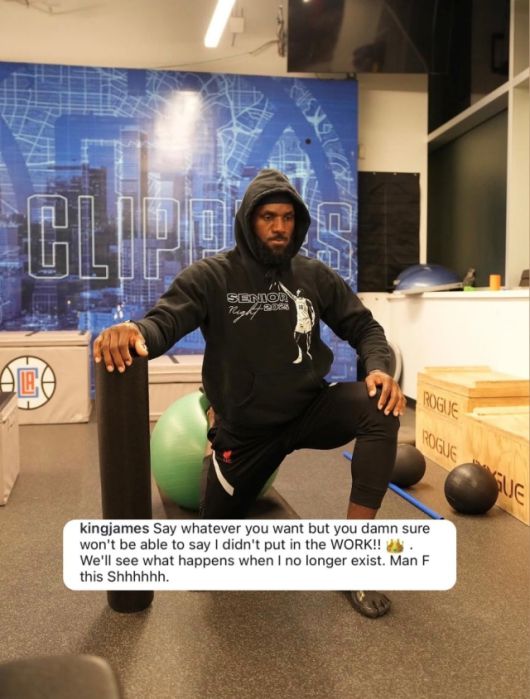 제임스는 흥미로운 사진을 게시했다. LA 클리퍼스 로고 앞에서 새 시즌 준비를 하고 있는 사진을 자신의 SNS에 올린 것이다. 이에 많은 팬은 제임스가 클리퍼스로 향할 것이라고 추측했다. 사진=르브론 제임스 SNS