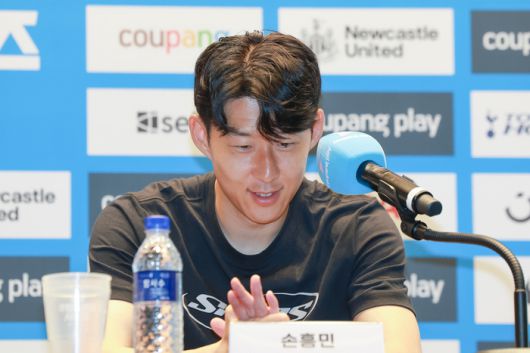 잉글랜드 프로축구 토트넘 손흥민이 2일 서울 영등포구 IFC 더포럼에서 열린 2025 쿠팡플레이 시리즈 기자회견에 참석해 있다. 이날 손흥민은 기자회견에 앞서 별도의 발언을 통해 “올여름 팀을 떠나기로 결정했다”고 발표했다. [사진 출처 = 연합뉴스]