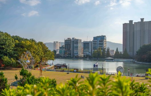 경남 창원 용지호수공원 / 사진 = 한국관광공사