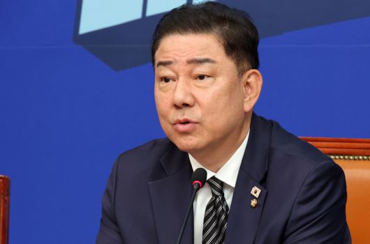 김병기 더불어민주당 당대표 직무대행 겸 원내대표가 국회에서 열린 최고위원회의에서 발언하고 있다. [이충우 기자]