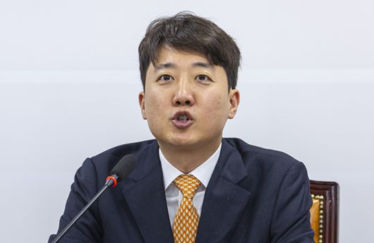 이준석 개혁신당 이준석 대표가 4일 국회에서 열린 최고위원회의에서 발언하고 있다. [사진 출처 = 연합뉴스]