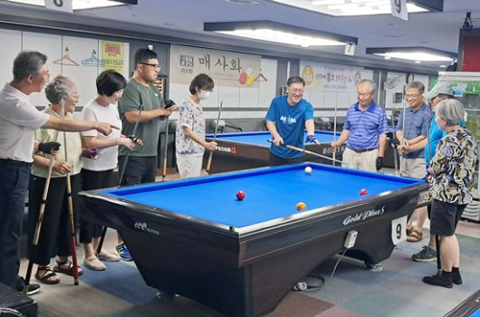 서울시 강남구당구연맹이 운영하는 브라보당구교실은 오는 10월 개원하는 사당역캠퍼스와 관련, 수강생을 모집한다. 사진은 브라보당구교실 당구 강좌 모습. (사진=강남구당구연맹)