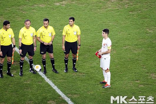 지난 시즌까지 상하이 하이강 핵심으로 맹활약했던 브라질 국가대표 출신이자 잉글랜드 프리미어리그 출신이었던 오스카(사진 맨 오른쪽). 사진=이근승 기자