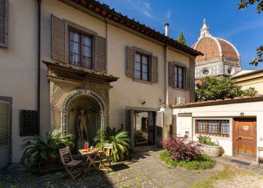 두오모가 보이는 전용 안뜰을 갖춘 숙소 / 사진=에어비앤비