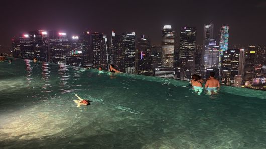 인피니티 풀의 야경/사진=김지은 여행+ 기자