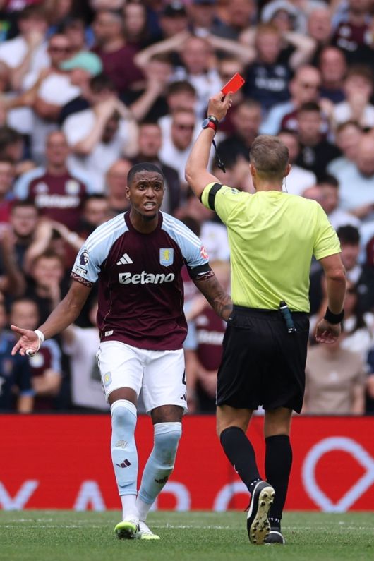 콘사의 다이렉트 퇴장, 그러나 승부에 영향을 주지는 않았다. 사진=AFP=연합뉴스