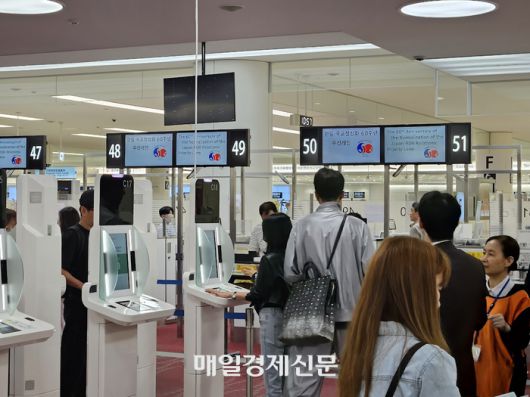 지난 6월 한달 간 실시된 양국 입국 간소화 조치 때 일본 도쿄 하네다공항에 설치된 한국인 전용 입국심사대. [도쿄 이승훈 특파원]
