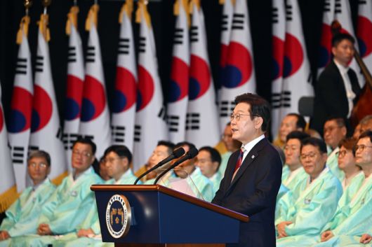 이재명 대통령이 15일 서울 세종문화회관에서 열린 제80주년 광복절 경축식에서 경축사를 하고 있다. [김호영기자]