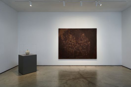 분청자 초엽문 편병과 나란히 걸린 박영하 ‘내일의 너’ [학고재]