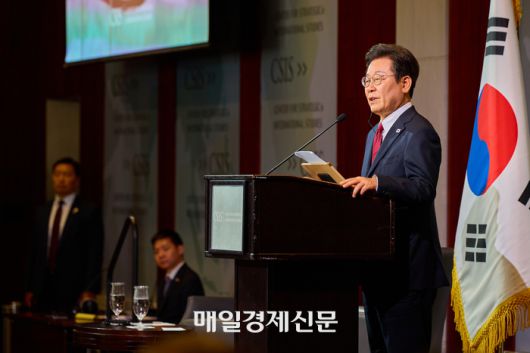 이재명 대통령이 25일(현지시간) 미국 워싱턴DC 국제전략문제연구소(CSIS) 인터내셔널 스튜디오에서 정책 연설을 하고 있다. [워싱턴DC/김호영기자]