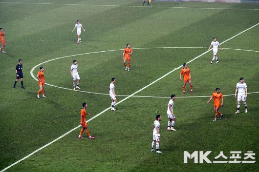 8월 30일 제주 SK와 광주 FC의 경기가 펼쳐지고 있는 제주월드컵경기장. 사진=이근승 기자