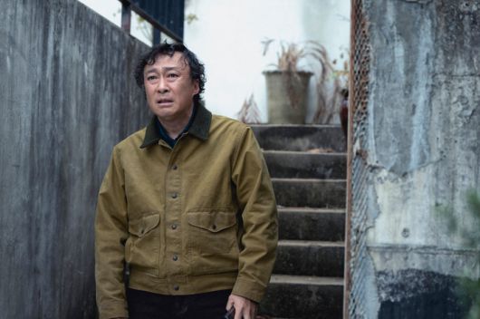 박찬욱 감독의 영화 ‘어쩔수가없다’의 한 장면. 배우 이성민이 열연한 구범모는 만수와 일면식도 없지만 둘은 가장 닮은 인물이다. [CJ ENM]