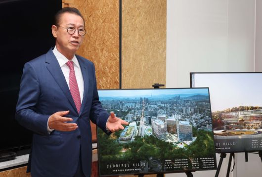 문주현 엠디엠 회장이 복합개발 사업에 대해 설명하고 있다. [한주형 기자]