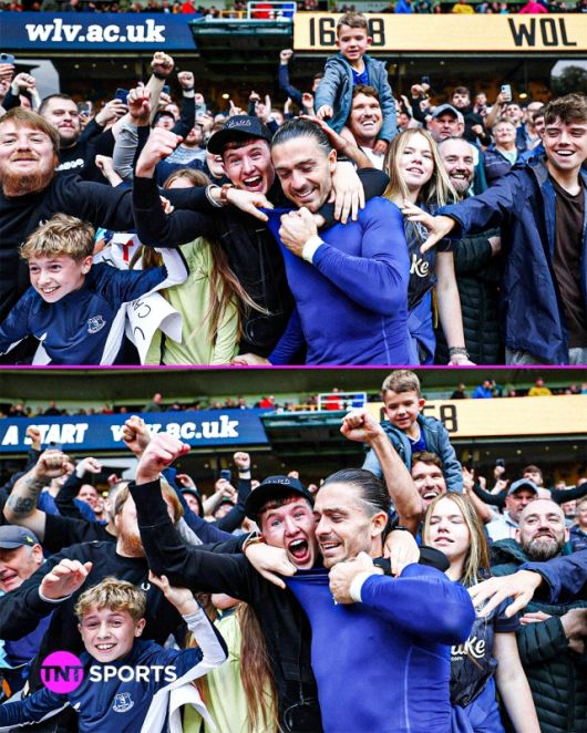 ‘데일리메일’은 “그릴리시가 행복한 그때, 에버튼 원정 팬들의 기분은 어땠을까. 그는 팬들에게 다가가 유니폼을 선물했고 함께 사진을 촬영했다. 팬들은 당연히 열광했다”고 전했다. 사진=TNT 스포츠 SNS