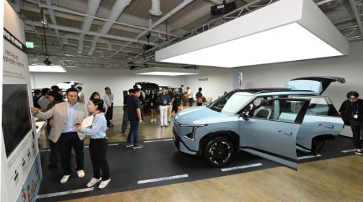 EV5 미디어 데이에서 미디어들이 취재를 하고 있는 모습 [사진 제공=기아]