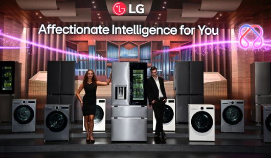 LG전자가 5일부터 독일 베를린에서 열리는 ‘IFA 2025’에 만든 부스에서 ‘LG AI홈’을 형상화한 ‘LG AI 가전의 오케스트라’ 연출 공간을 마련했다. <:LG전자>