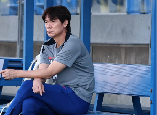 3일(현지시간) 미국 뉴욕주 아이칸 스타디움에서 진행된 한국 축구 대표팀 훈련에서 홍명보 감독이 경기장을 바라보고 있다. 사진=연합뉴스