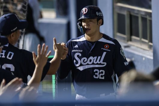 5일 창원 NC전에서 쐐기 2점 아치를 그린 양의지. 사진=두산 제공