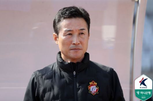 이을용 감독이 경남 FC 지휘봉을 내려놓는다. 사진=한국프로축구연맹